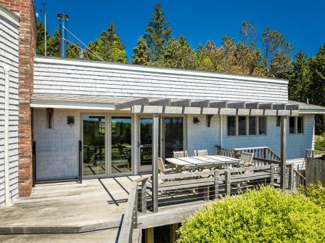 22 Hope Lane Brooklin ME 04616