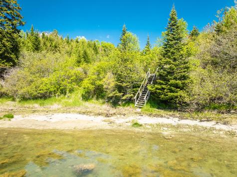 22 Hope Lane Brooklin ME 04616