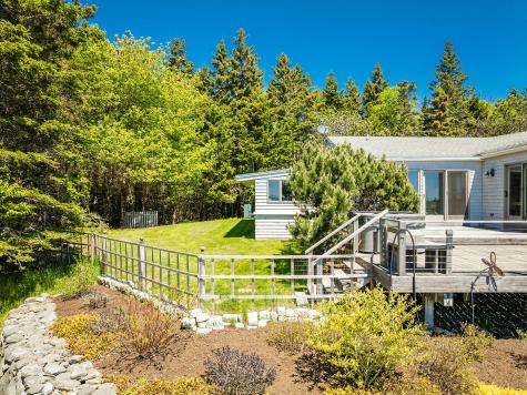 22 Hope Lane Brooklin ME 04616