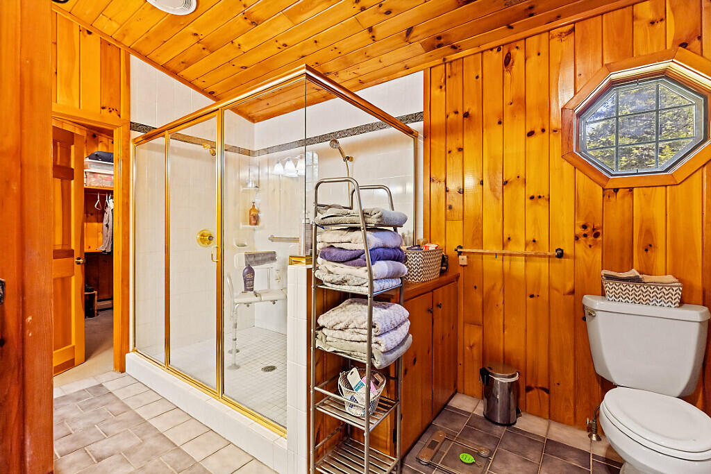 38 S Upper Narrows Lane Winthrop ME 04364