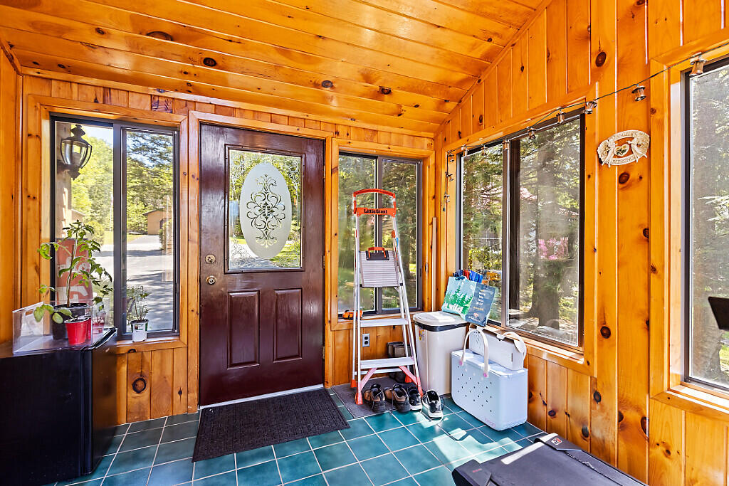 38 S Upper Narrows Lane Winthrop ME 04364