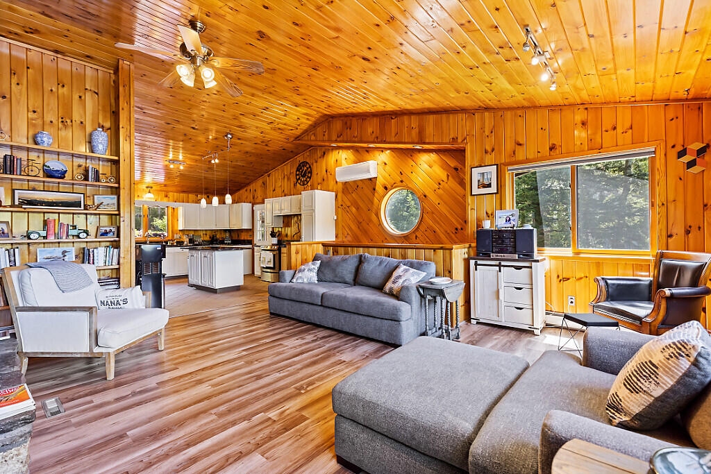 38 S Upper Narrows Lane Winthrop ME 04364