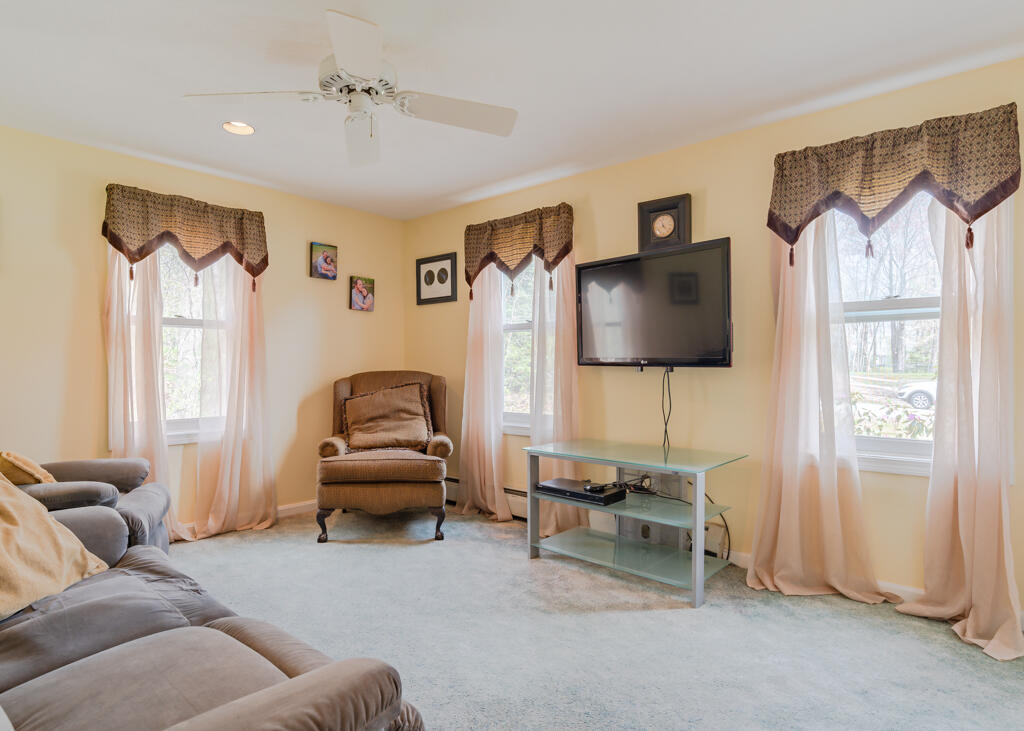 8 Jesse Circle Sanford ME 04073