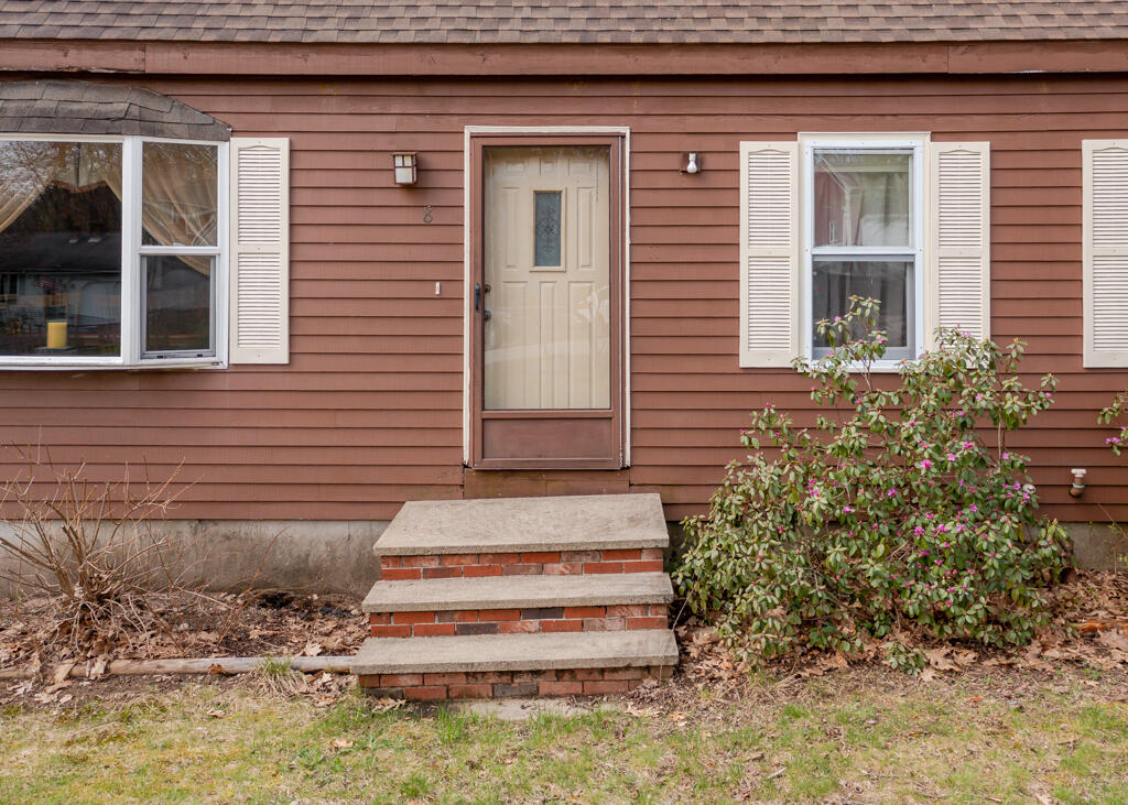 8 Jesse Circle Sanford ME 04073