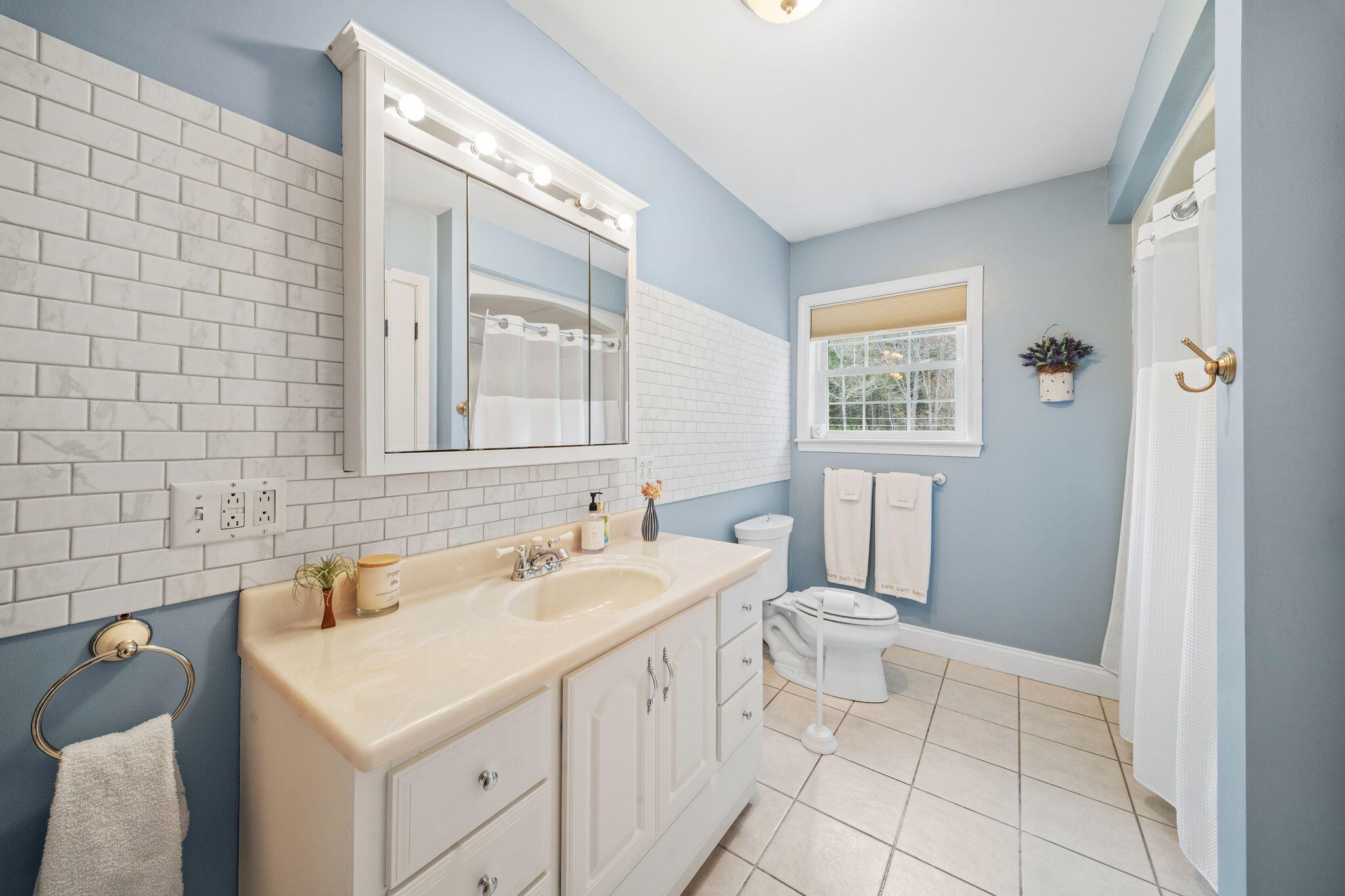 61 Kingsbury Road Holden ME 04429
