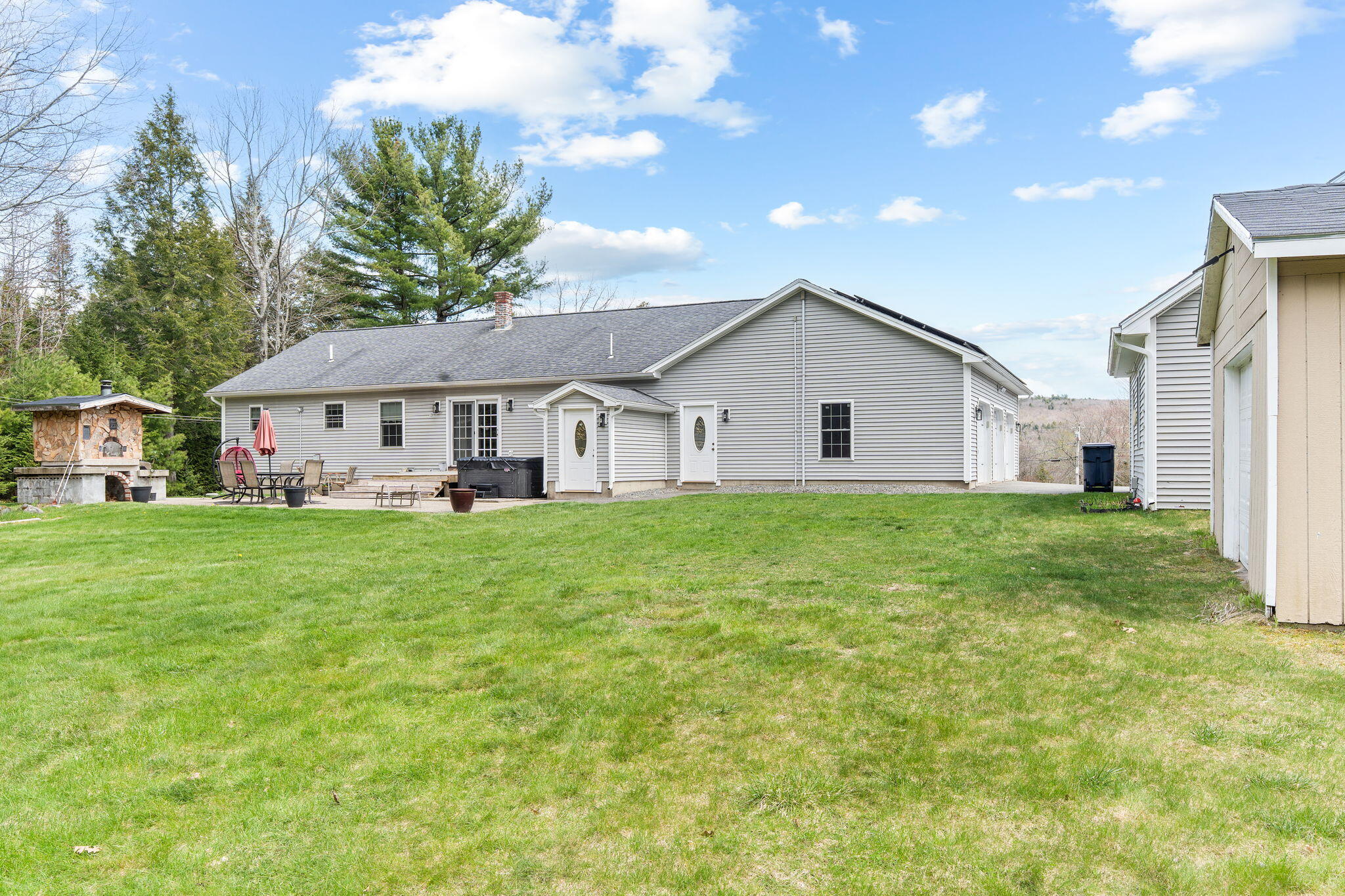 61 Kingsbury Road Holden ME 04429