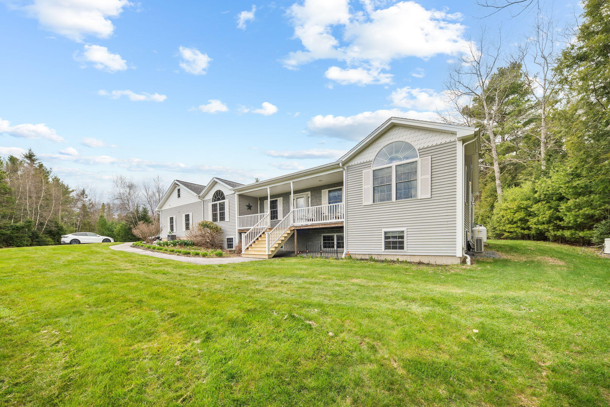 61 Kingsbury Road Holden ME 04429