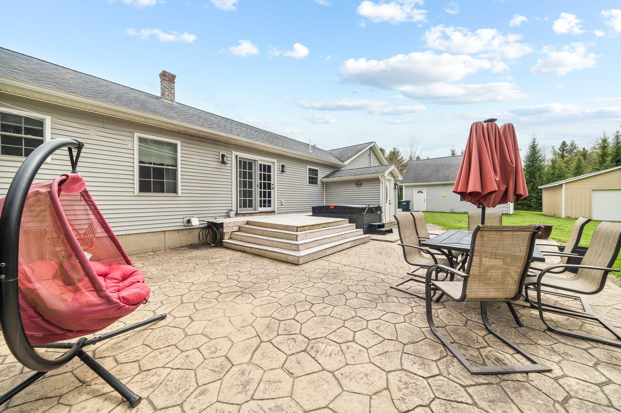 61 Kingsbury Road Holden ME 04429