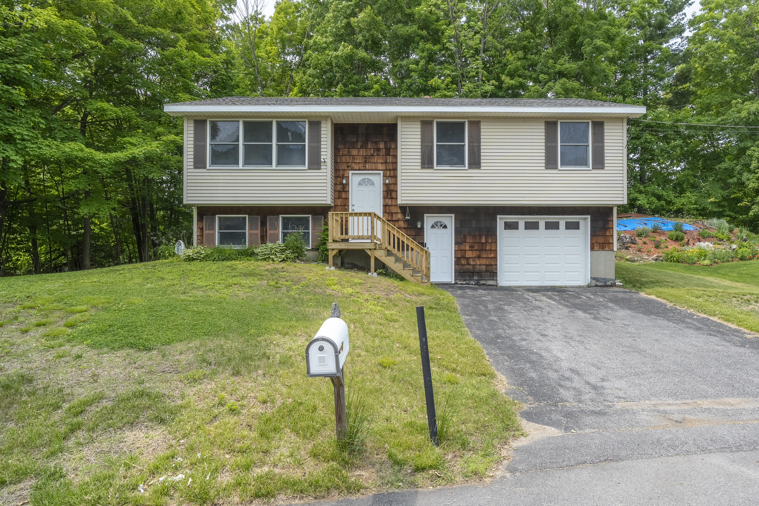 32 Thorne Avenue Lewiston ME 04240