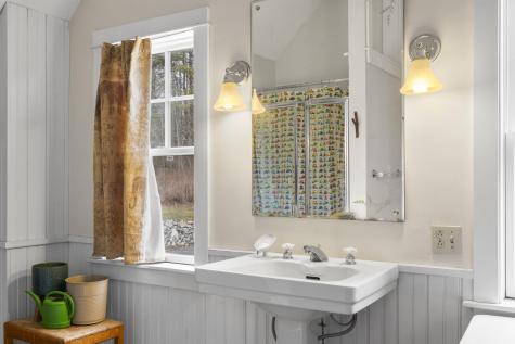 144 Middle Road Edgecomb ME 04556