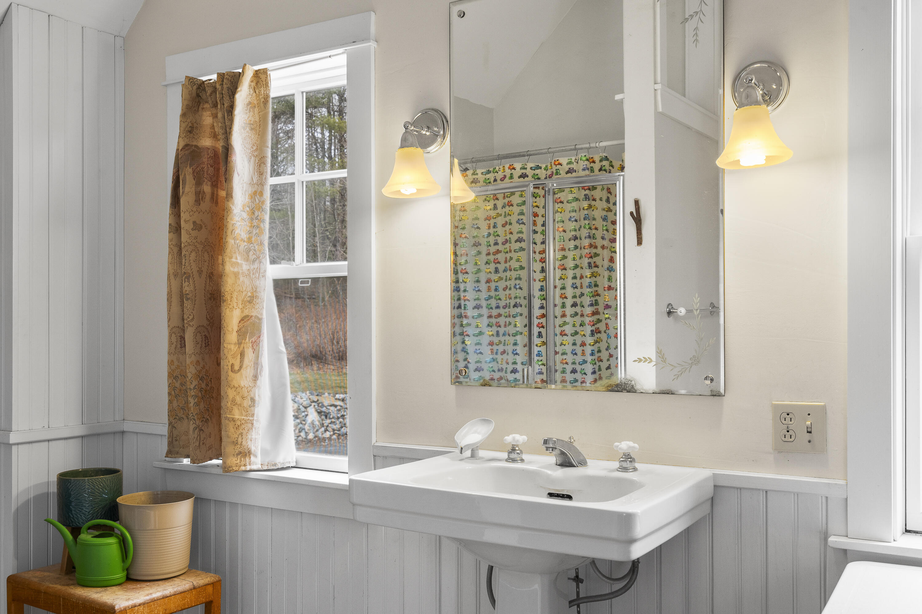 144 Middle Road Edgecomb ME 04556