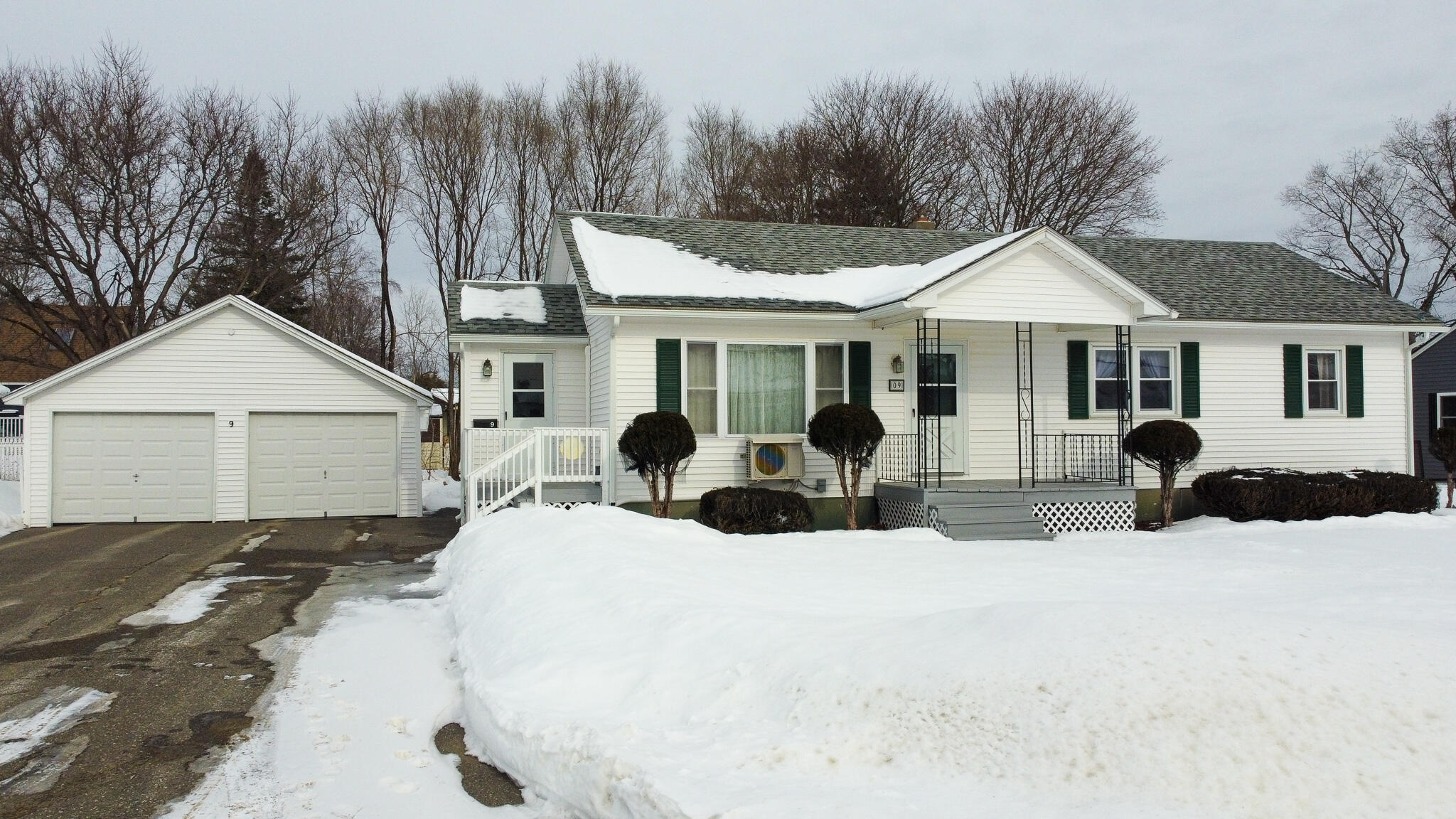 9 Grove Street East Millinocket ME 04430