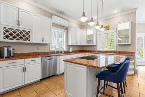23 Casselton Road Raymond ME 04071
