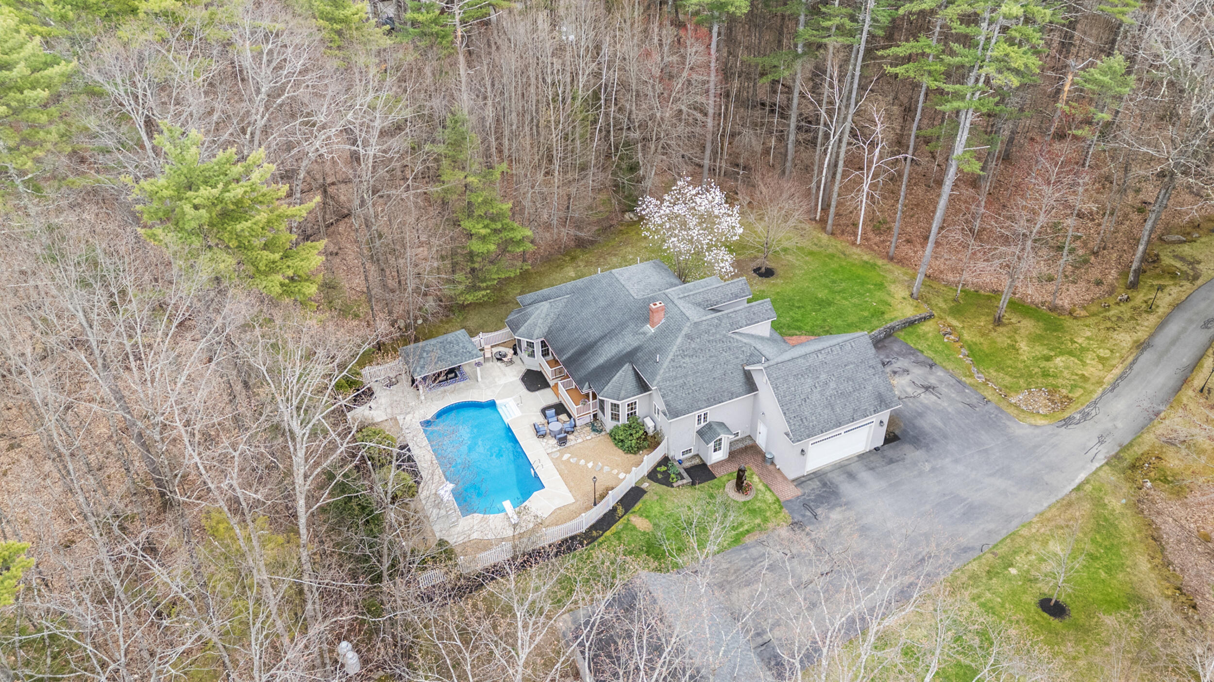 23 Casselton Road Raymond ME 04071