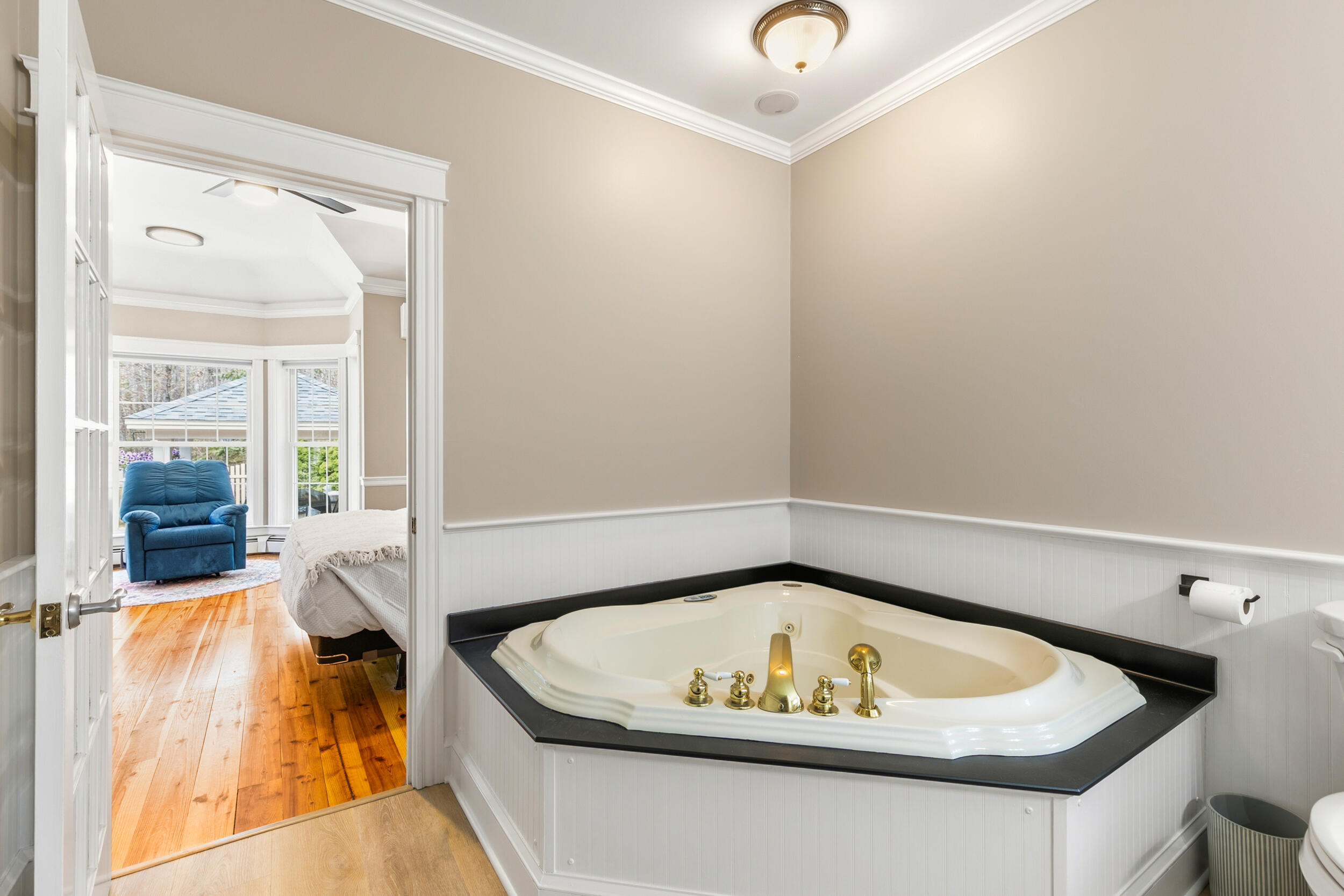 23 Casselton Road Raymond ME 04071