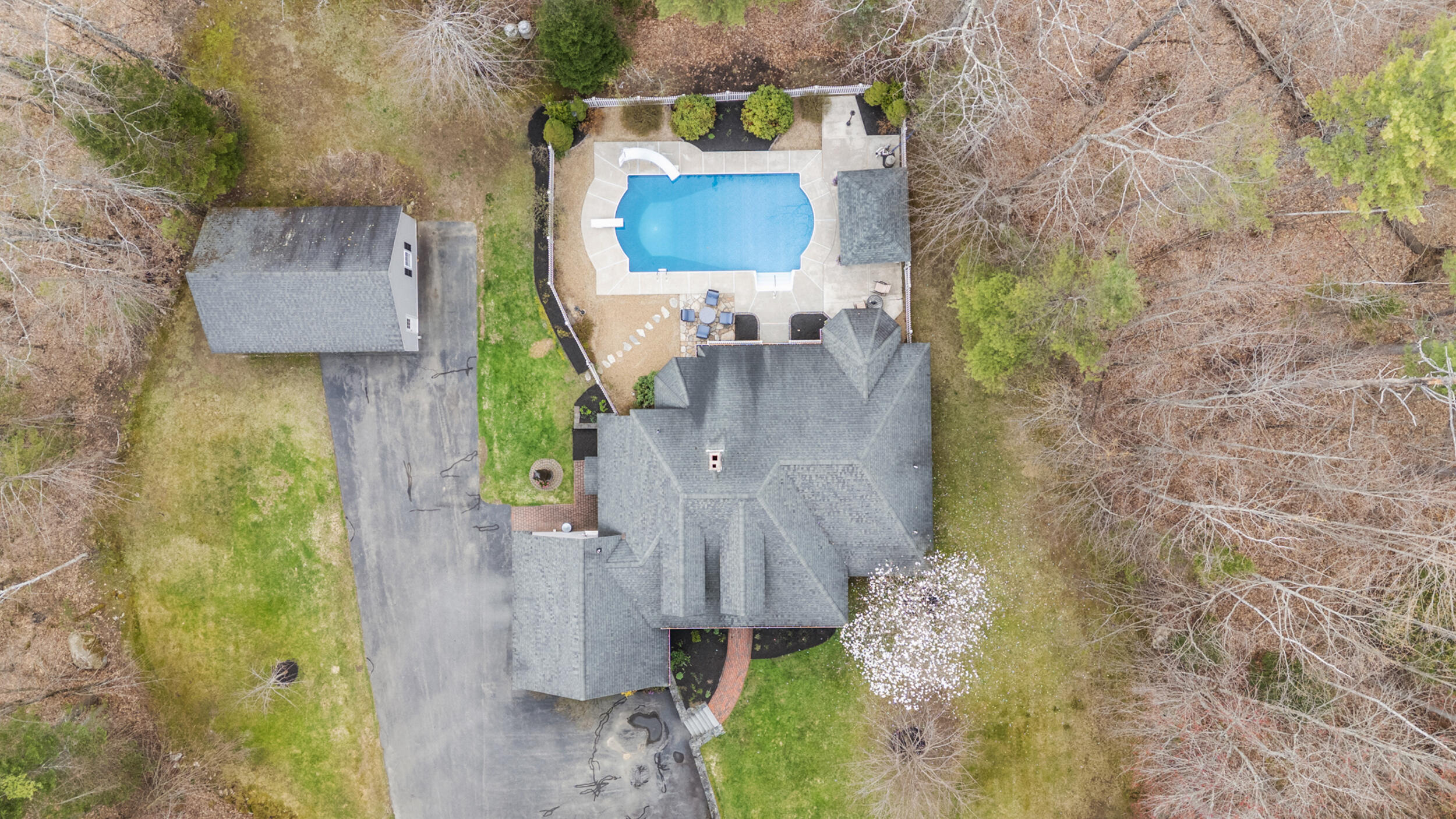 23 Casselton Road Raymond ME 04071