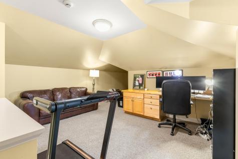 23 Casselton Road Raymond ME 04071