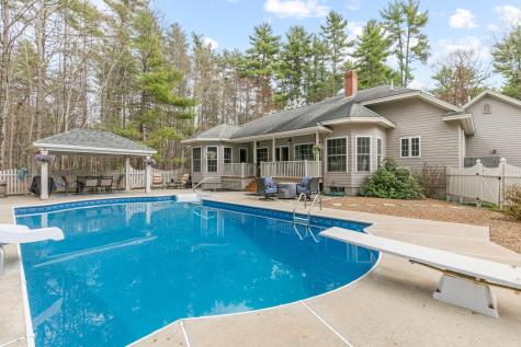 23 Casselton Road Raymond ME 04071
