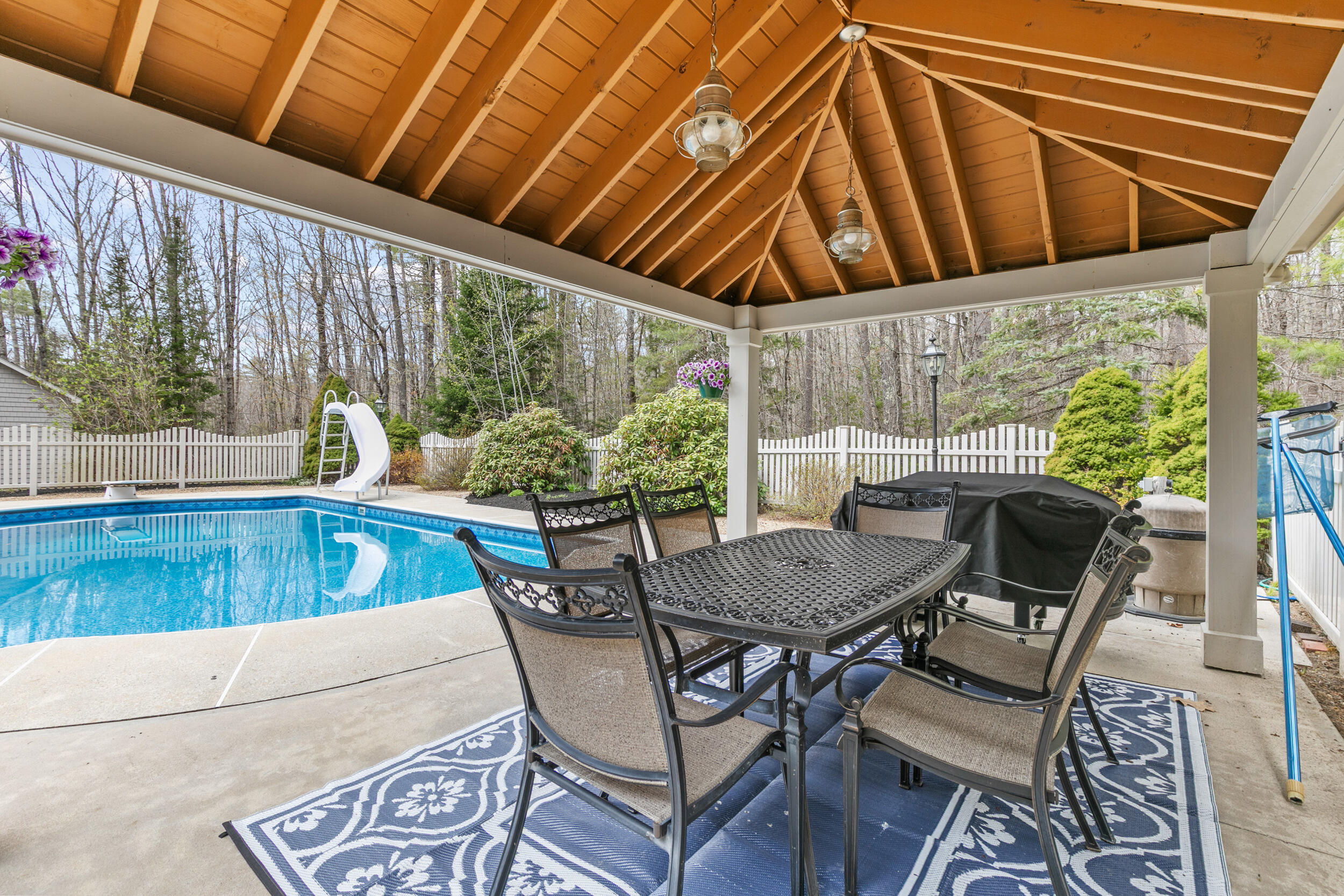23 Casselton Road Raymond ME 04071