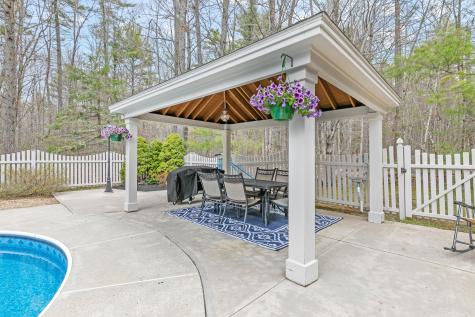 23 Casselton Road Raymond ME 04071