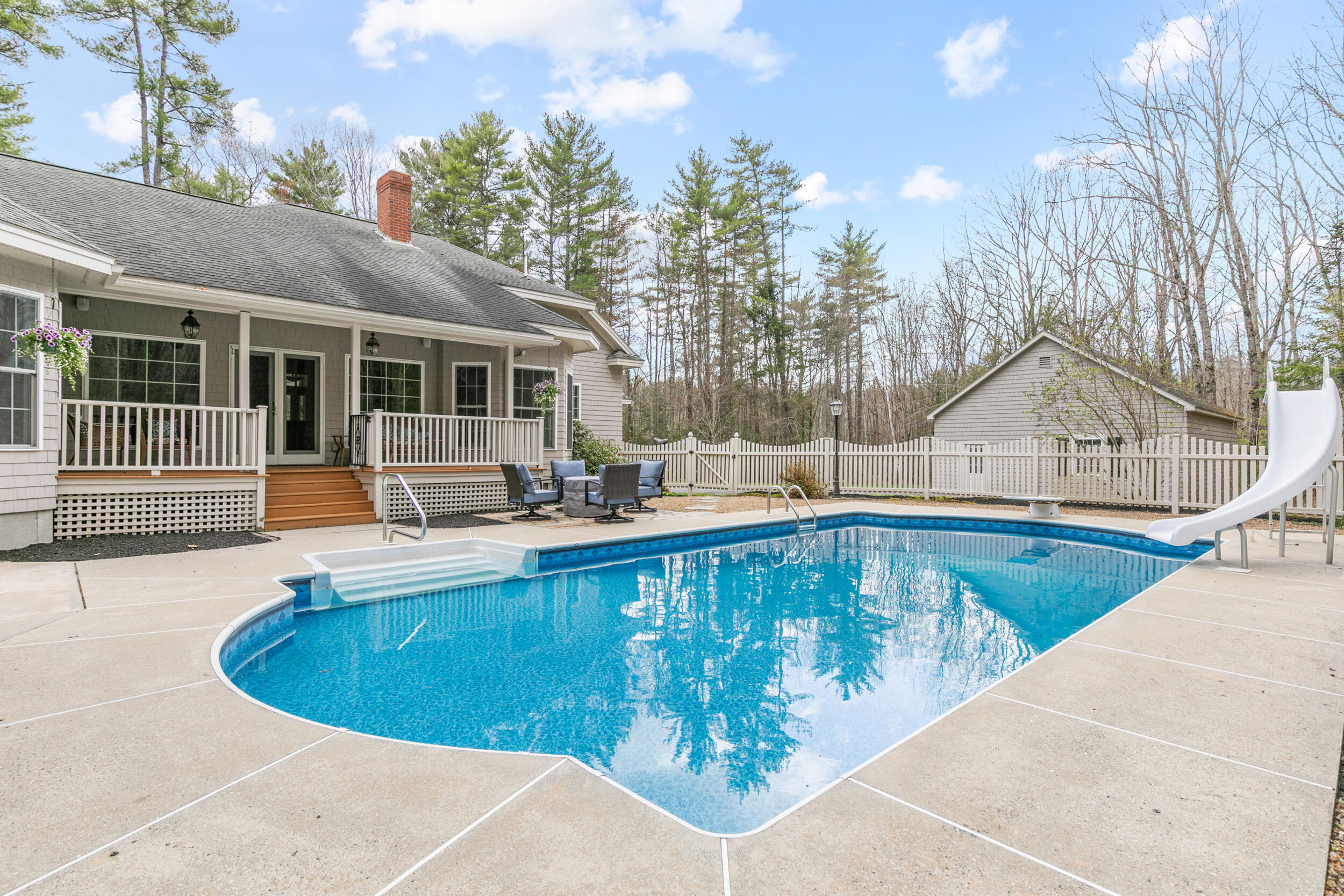 23 Casselton Road Raymond ME 04071