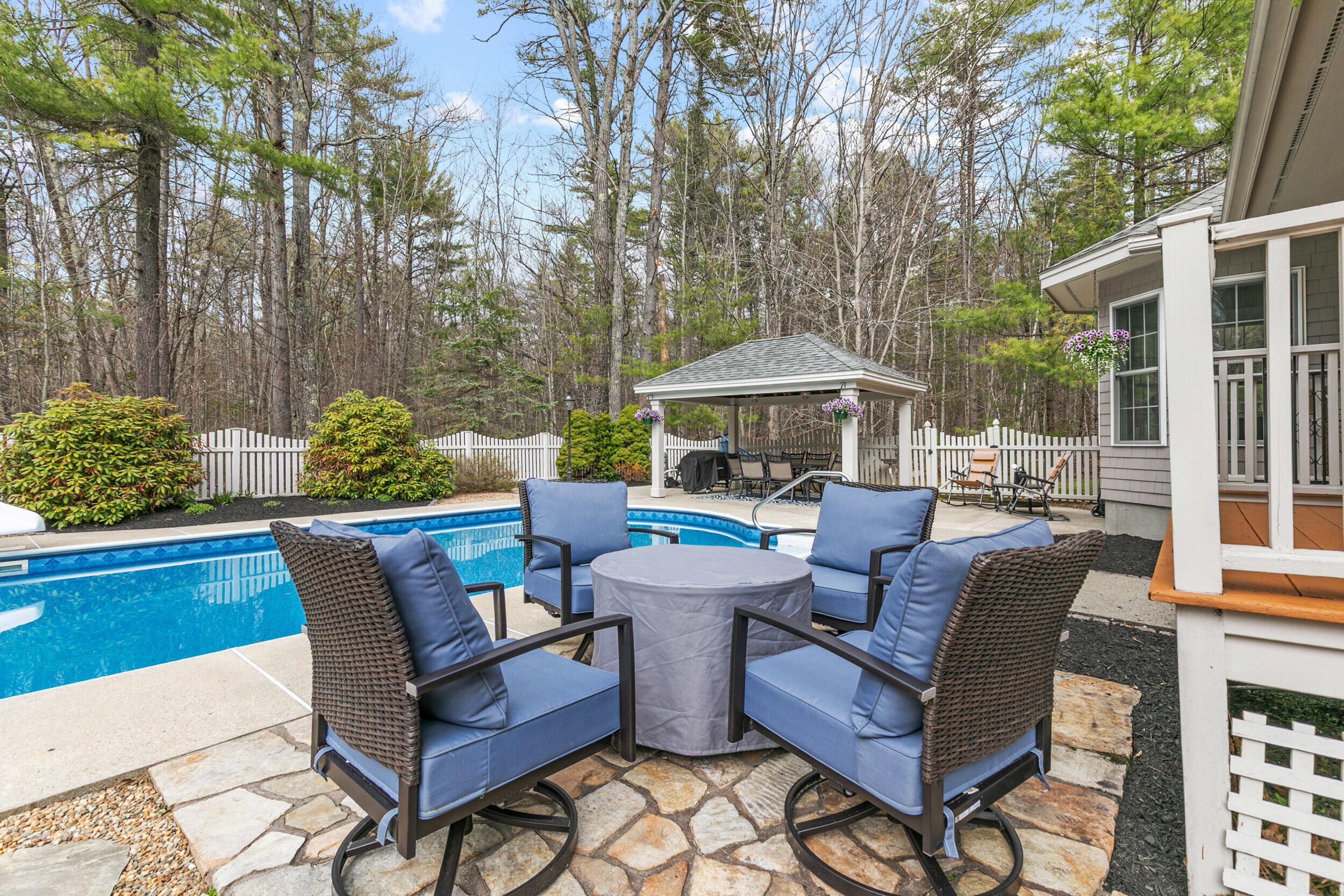 23 Casselton Road Raymond ME 04071