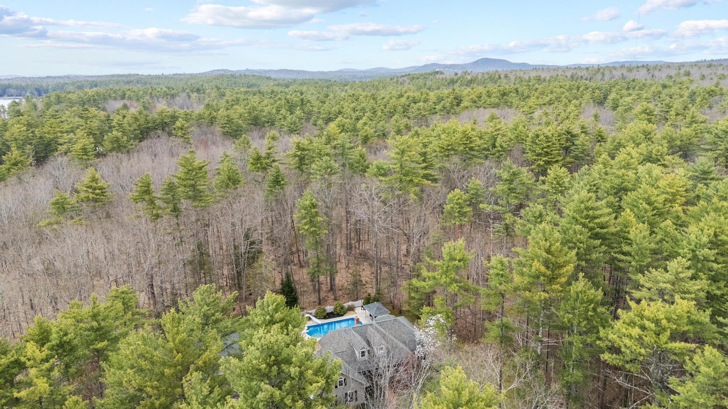 23 Casselton Road Raymond ME 04071