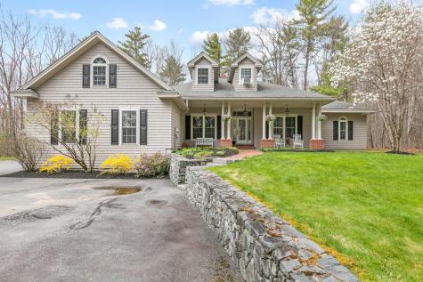 23 Casselton Road Raymond ME 04071