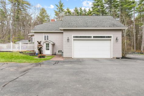 23 Casselton Road Raymond ME 04071