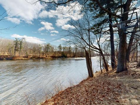 537 Riverside Drive Auburn ME 04210