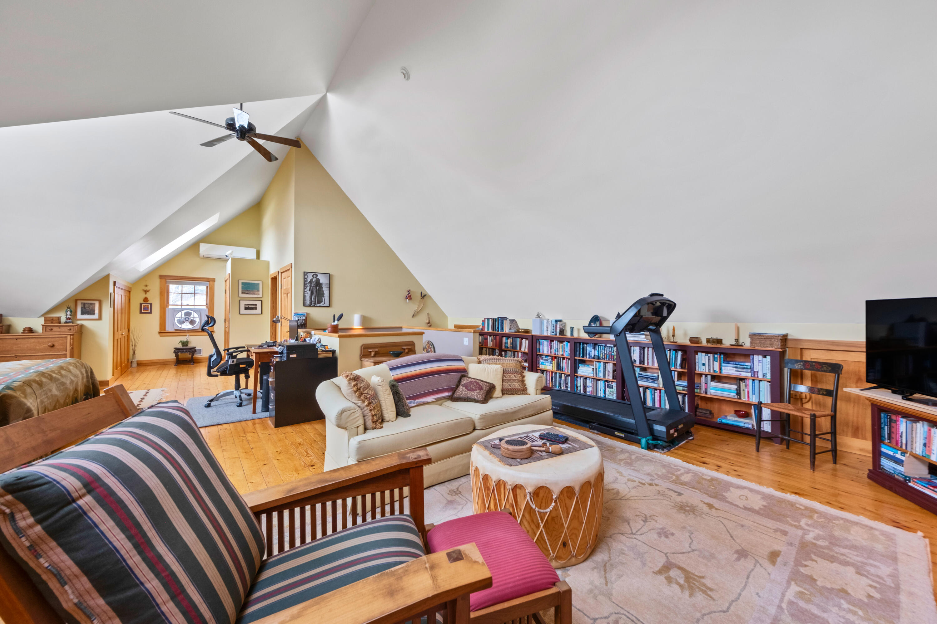 63 Raccoon Cushing ME 04563