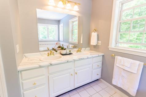 137 Vogel Road Raymond ME 04071
