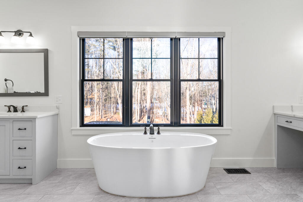 7 Freedom Drive Falmouth ME 04105