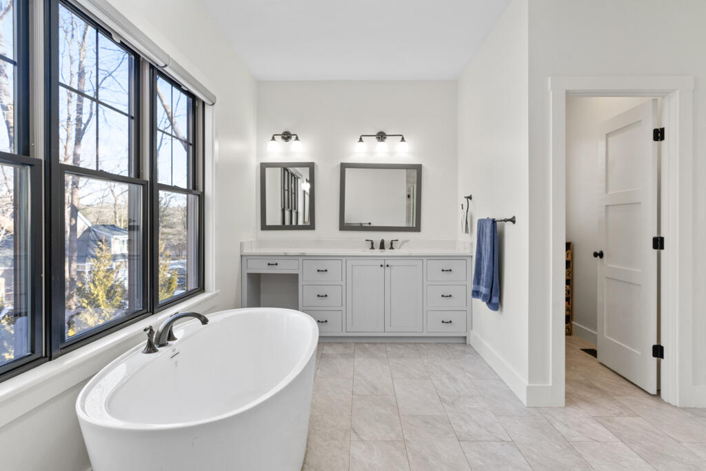 7 Freedom Drive Falmouth ME 04105