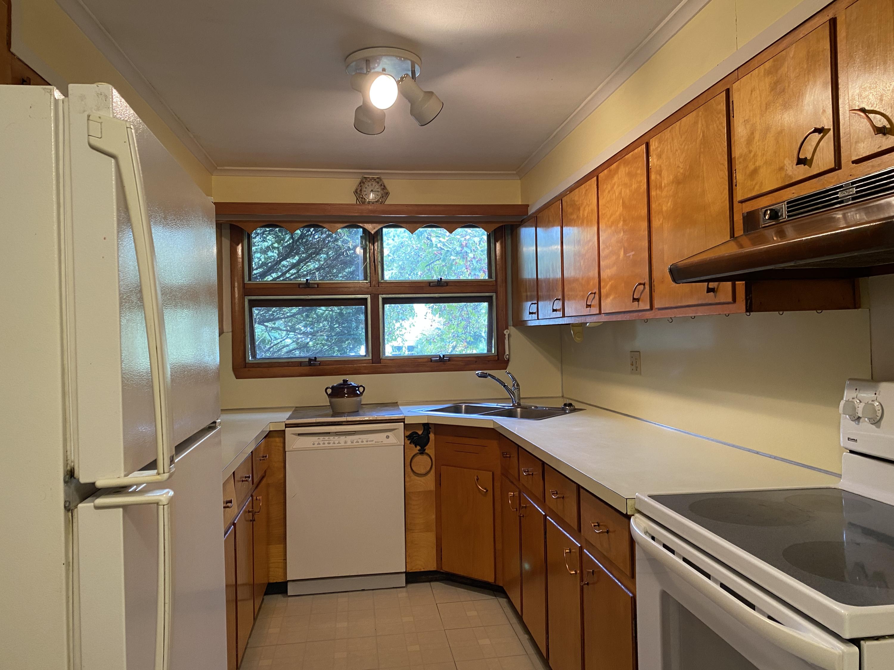 13 Sunset Drive Orono ME 04473