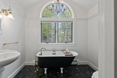 11 Sunset Avenue Lisbon ME 04252