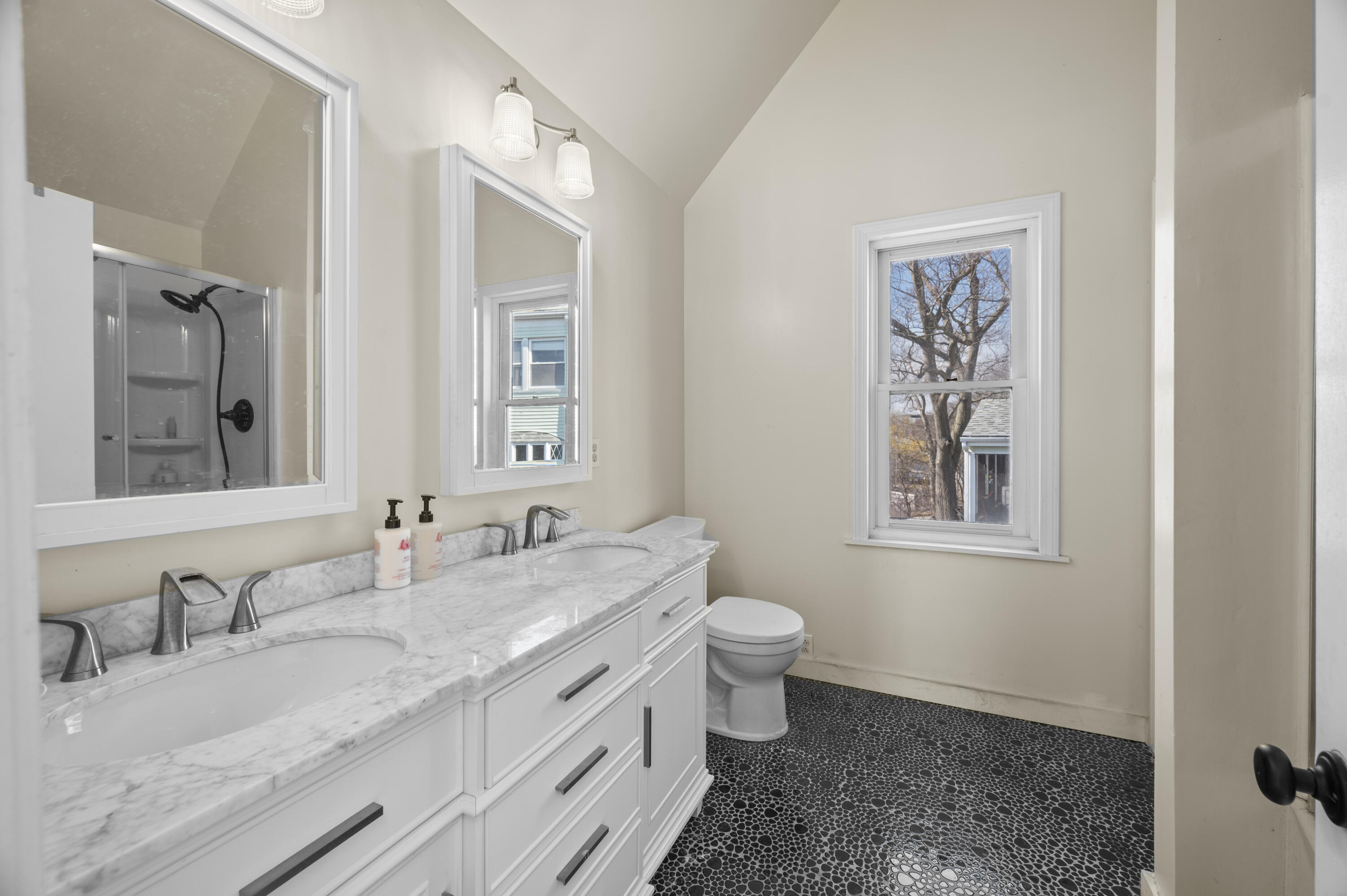30 Bridge Street Kittery ME 03904