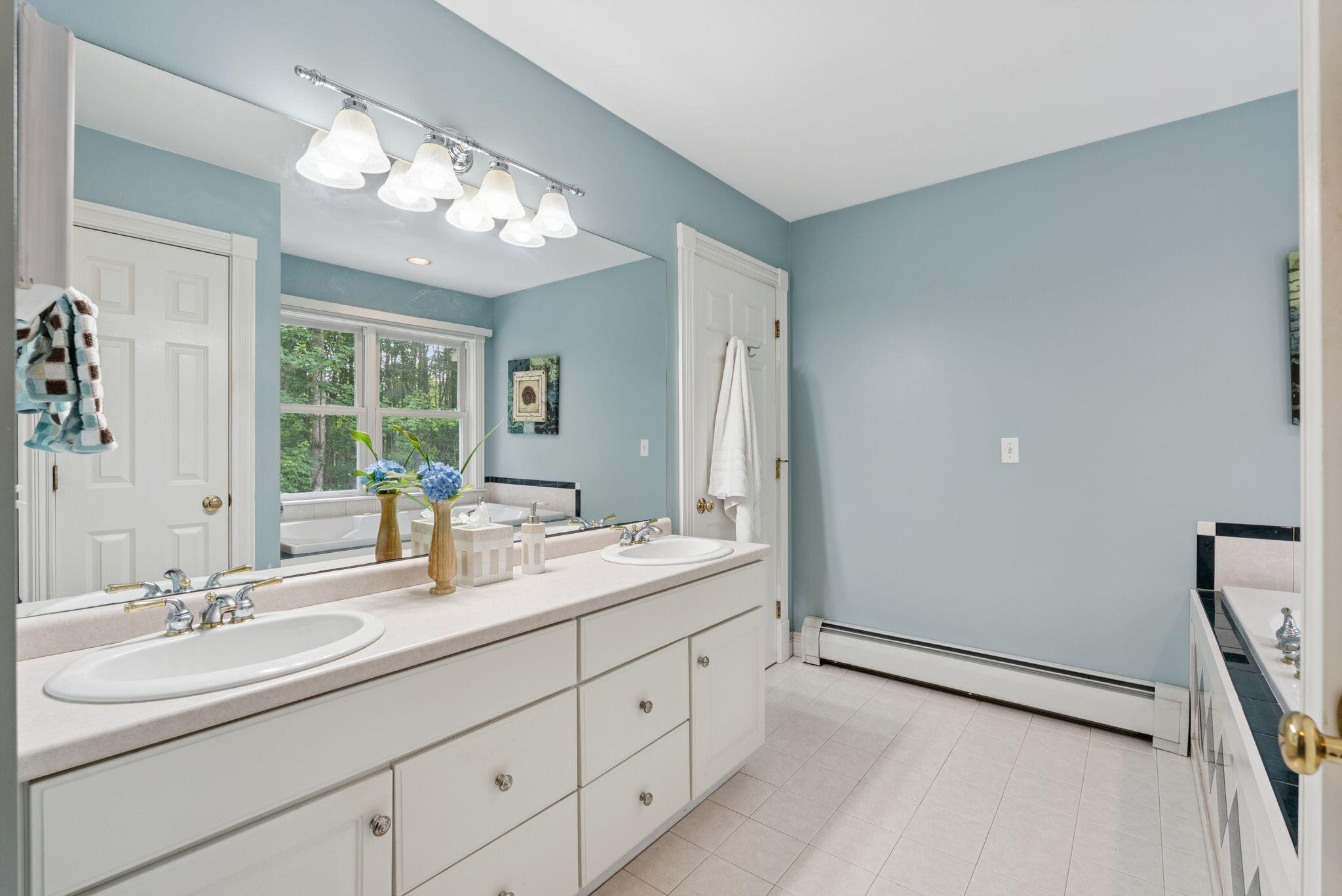 2 Surrey Lane Falmouth ME 04105