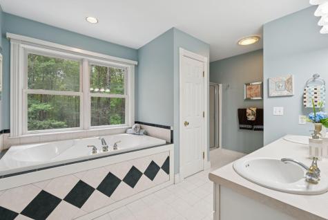 2 Surrey Lane Falmouth ME 04105