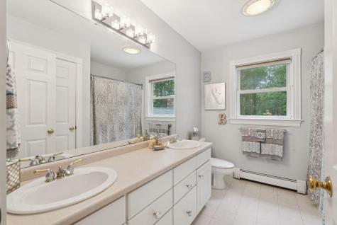 2 Surrey Lane Falmouth ME 04105