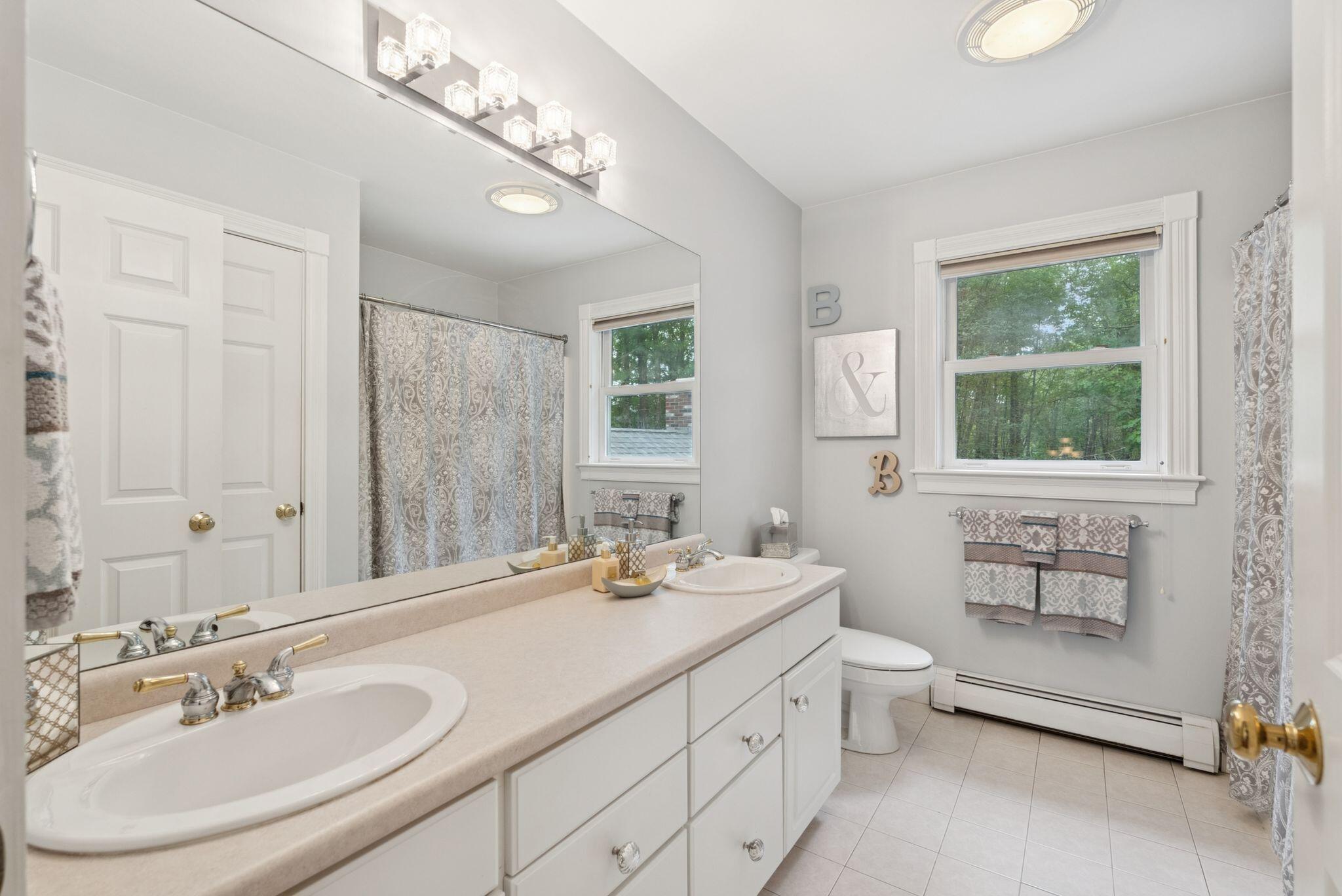 2 Surrey Lane Falmouth ME 04105