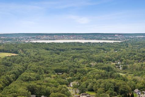 2 Surrey Lane Falmouth ME 04105