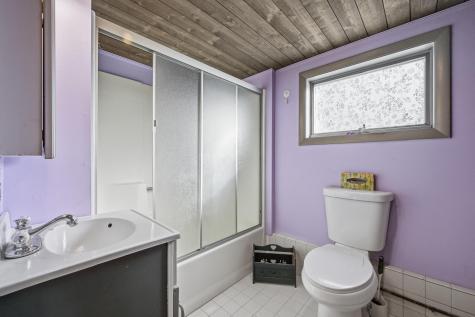 88 Barnard Cove Greene ME 04236