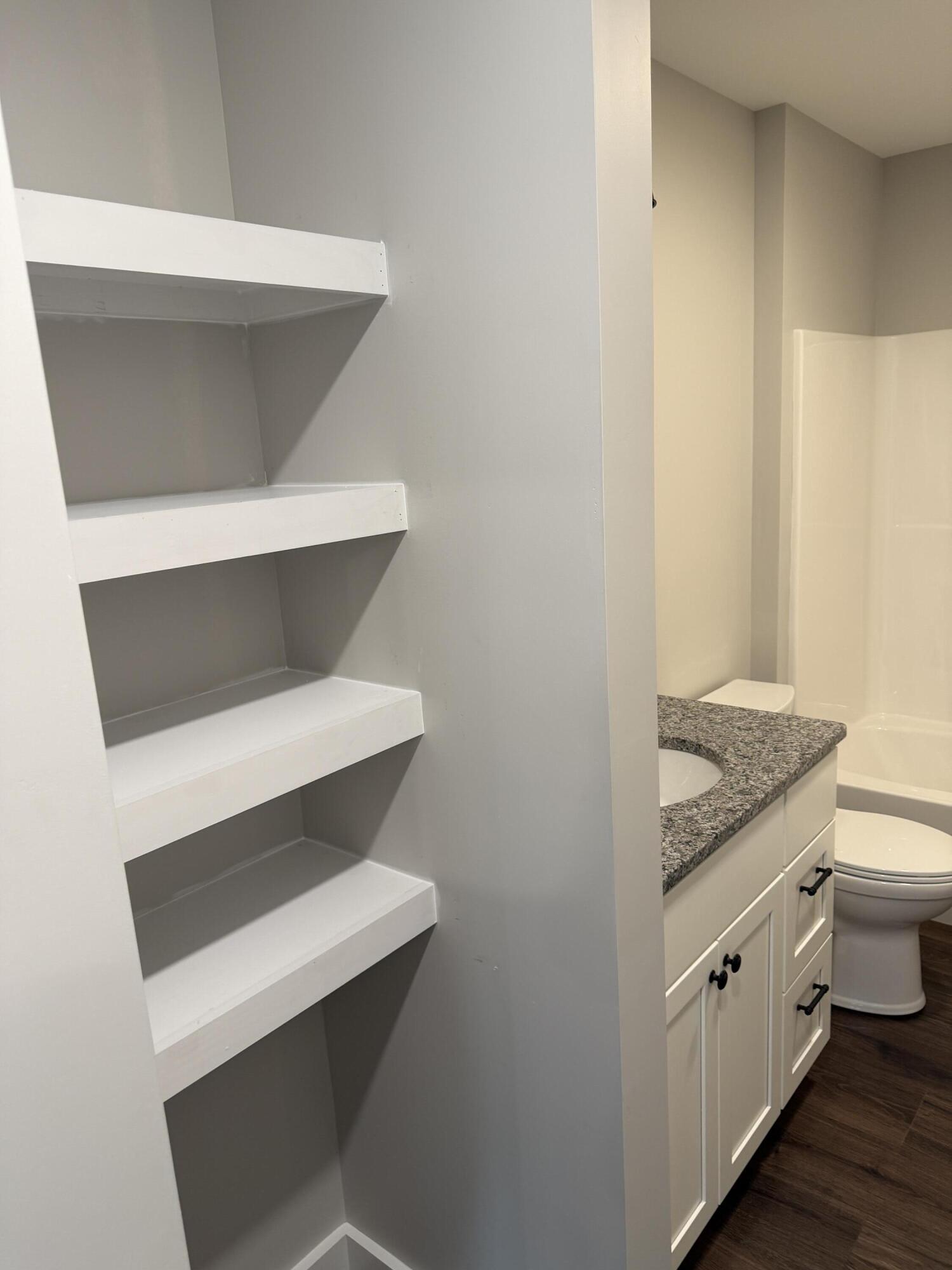 33 Overlook Way W Naples ME 04055