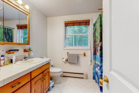 31 Furlong Road Raymond ME 04071