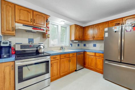 31 Furlong Road Raymond ME 04071