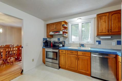 31 Furlong Road Raymond ME 04071