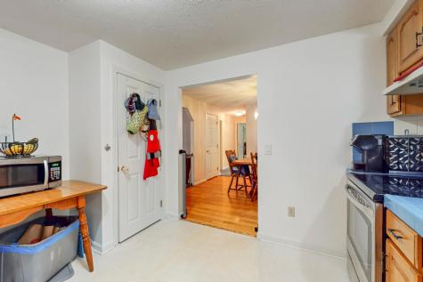 31 Furlong Road Raymond ME 04071
