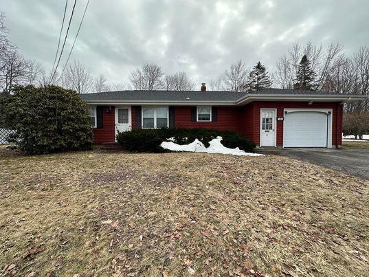 25 Pineland Street Lewiston ME 04240