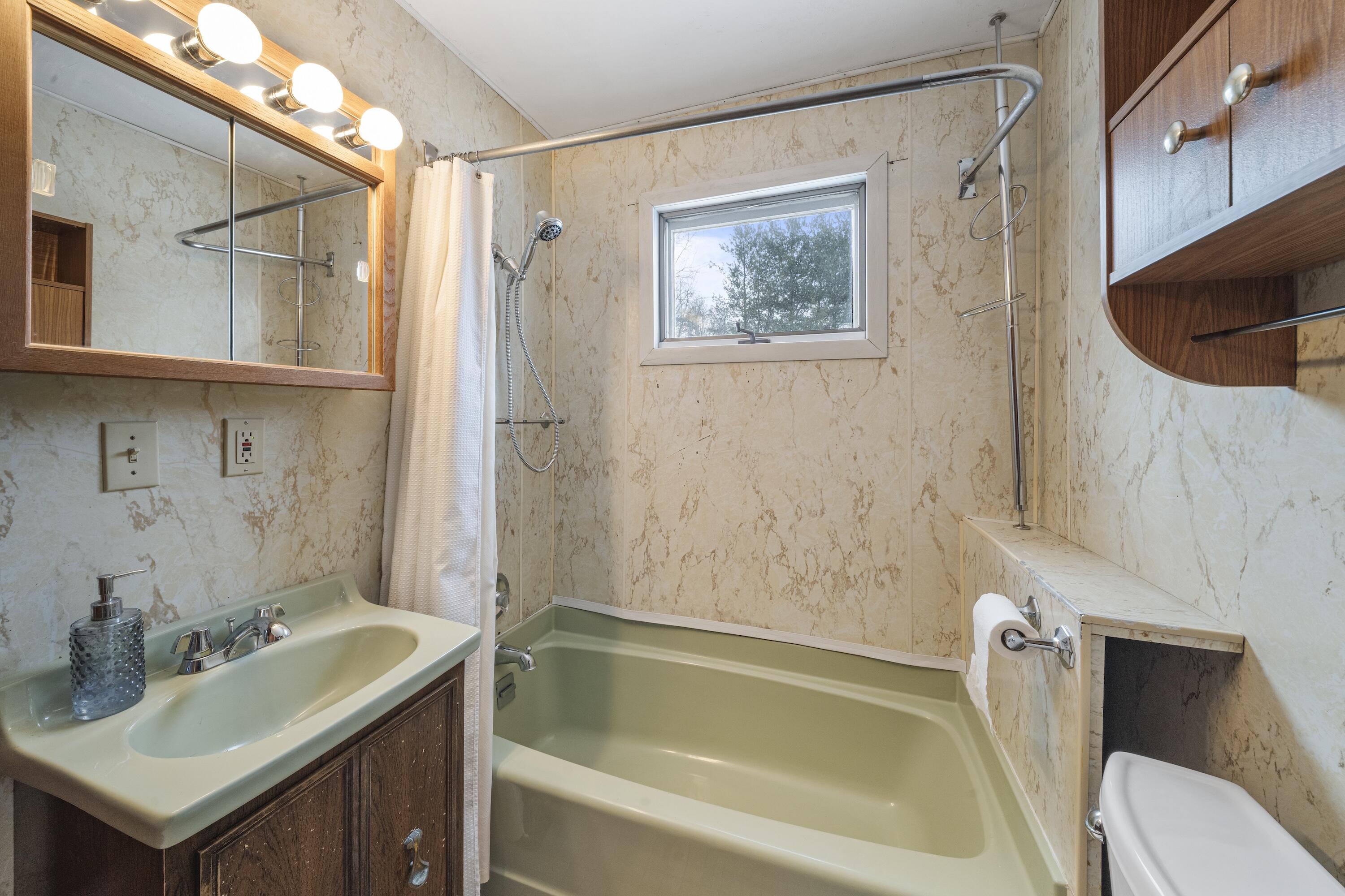 53 Main Street Bowdoinham ME 04008